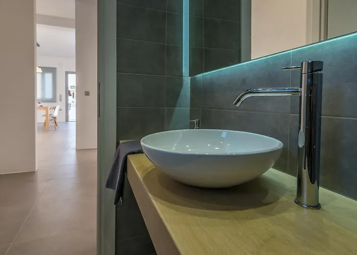 Milos Waves Luxury Поллония